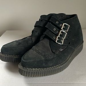 T.U.K.  pointed black leather creeper booties size 8